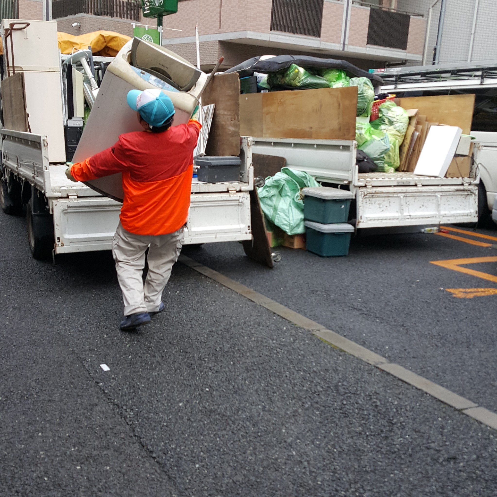 横浜市泉区 アパート2DK全ての残置物(洗濯機、冷蔵庫、衣類などその他)回収