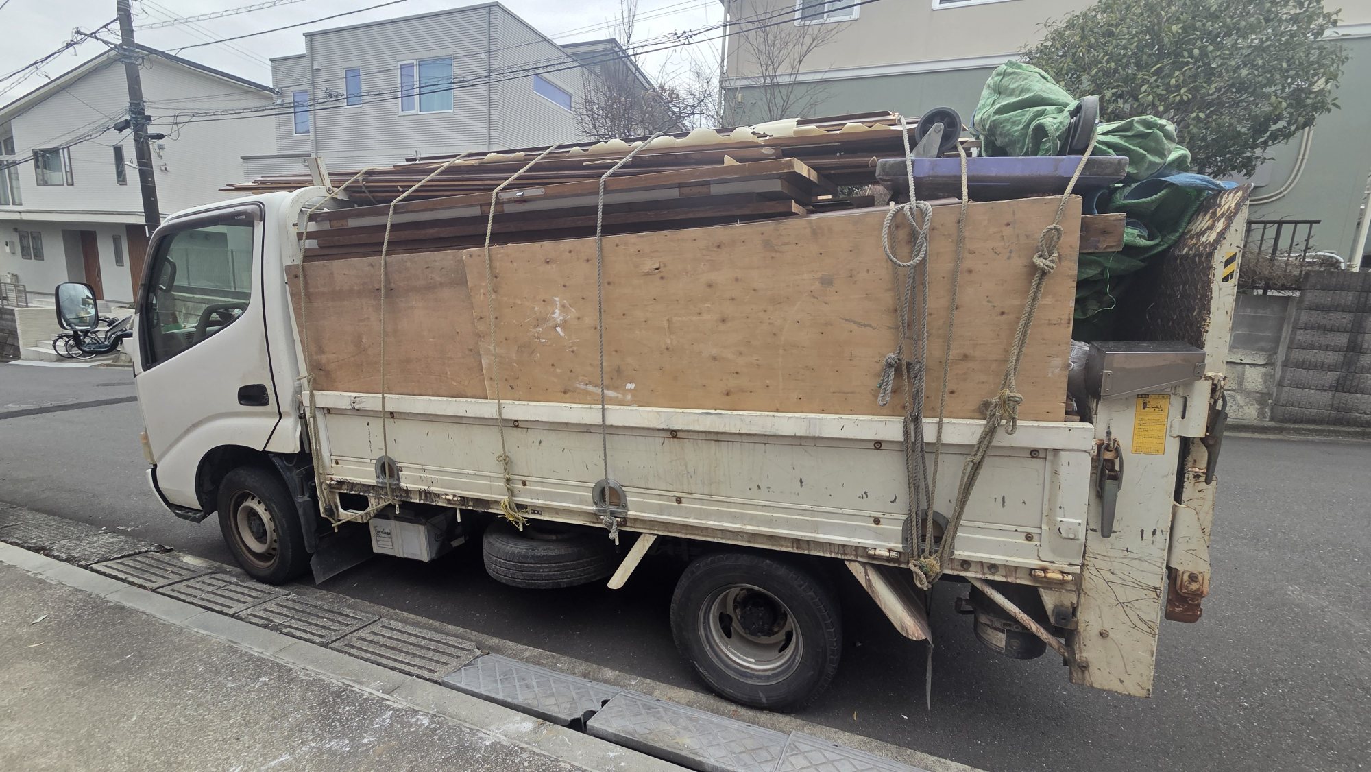 横浜市金沢区　産業廃棄物撤去