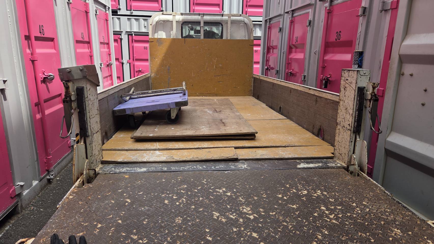 横浜市　西区　産業廃棄物回収